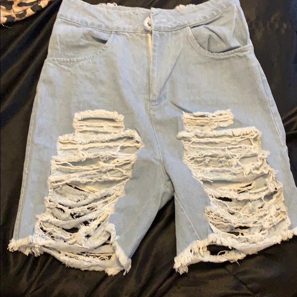 Shorts - Picture 2 of 3